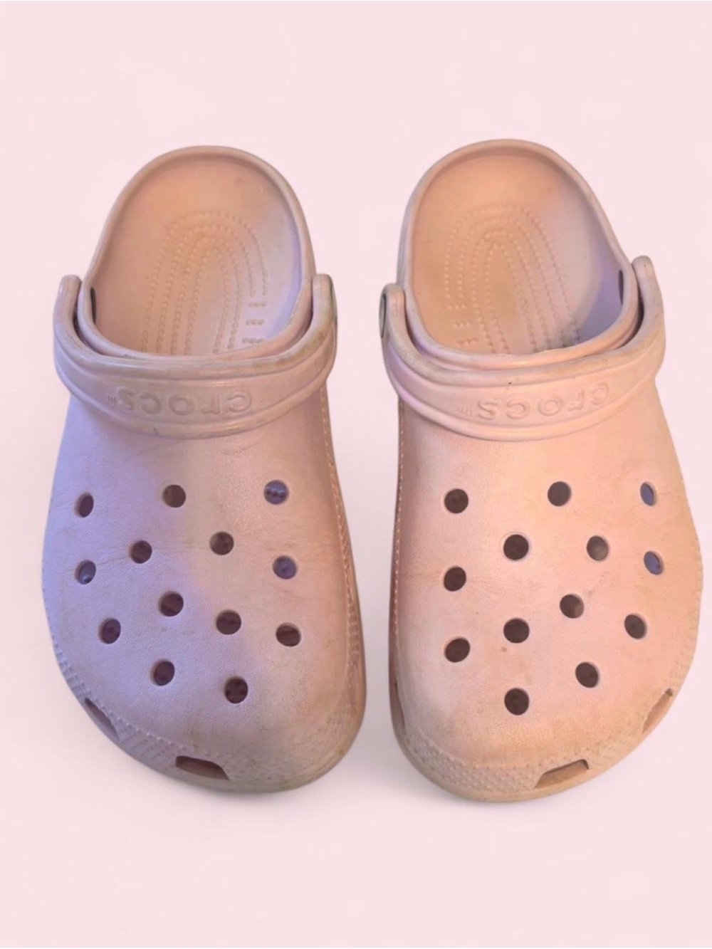 Crocs Classic Clog in Light Pink